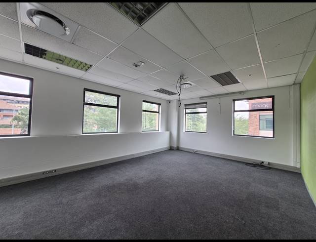 850M² OFFICE TO LET IN SUNNINGHILL